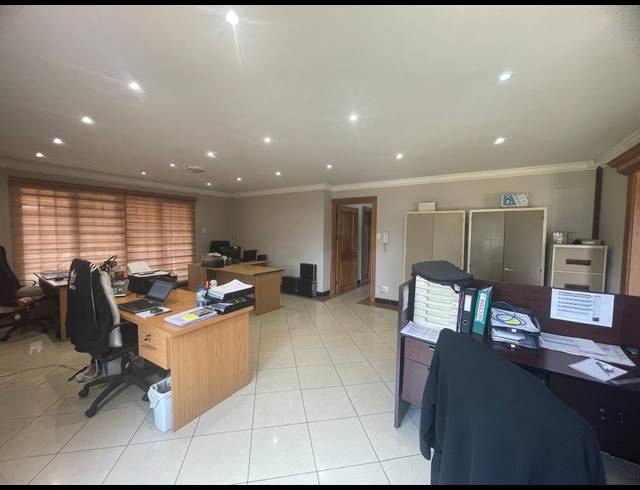 1,487M² BUSINESS CENTRE FOR SALE IN ERASMIA